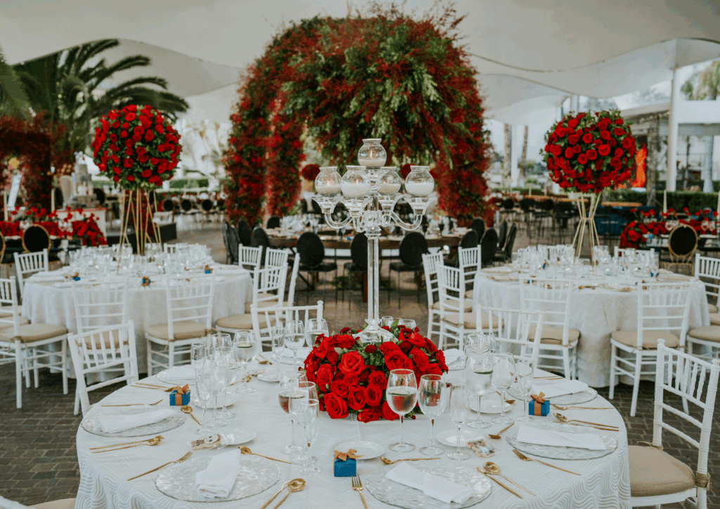 Arcos florales, semicírculos y estructuras: cuál es el más adecuado para tu boda civil