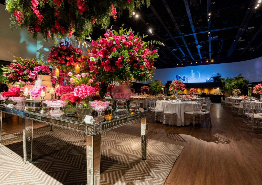 Centros de mesa bajos o altos: ventajas y desventajas en una boda